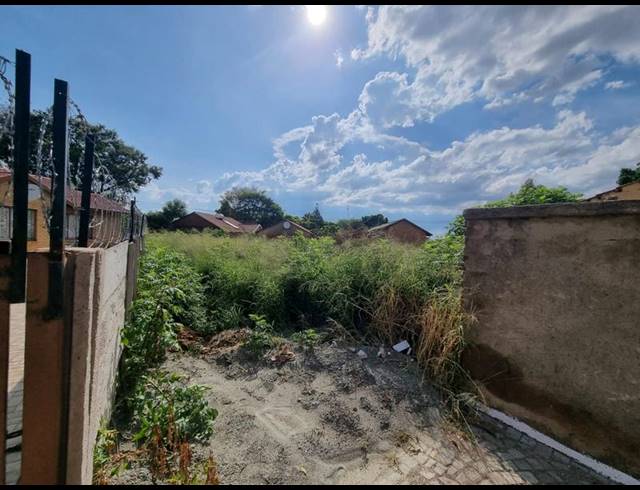 LAND FOR SALE IN FLORA PARK